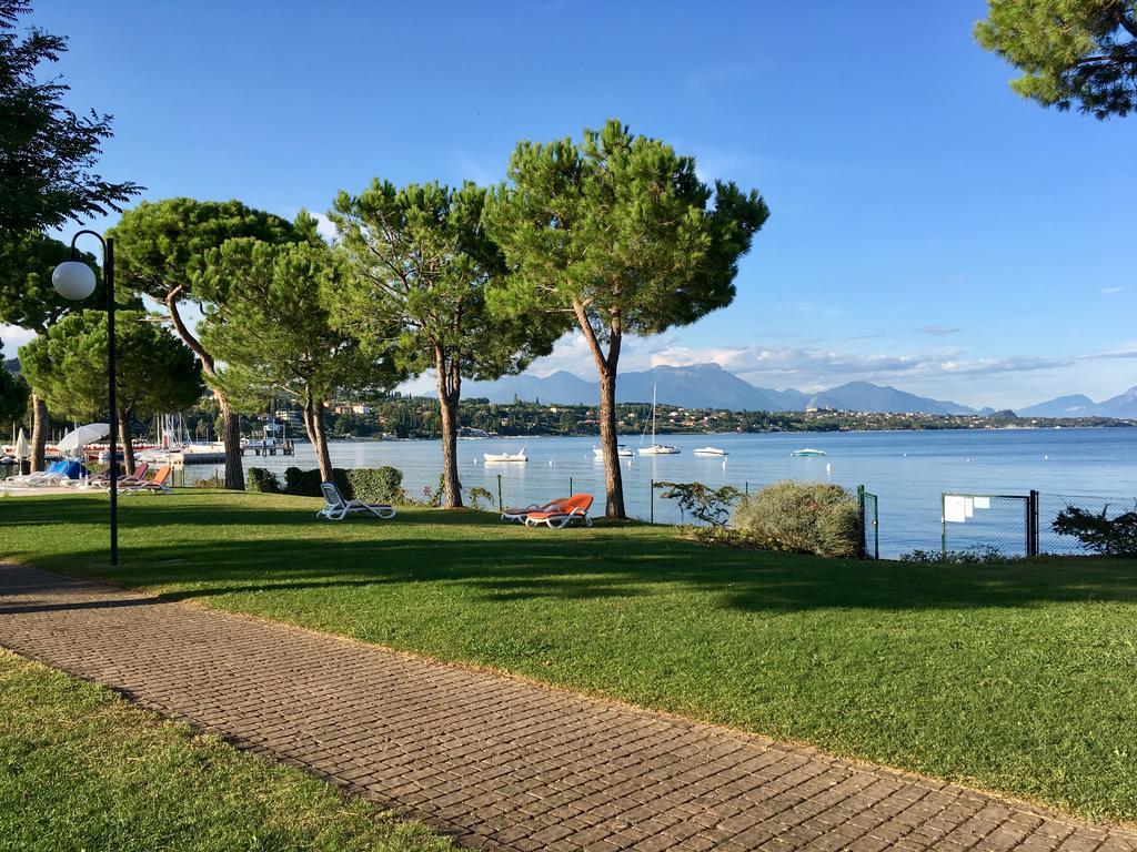 Le Corti Del Lago Padenghe sul Garda Exteriör bild